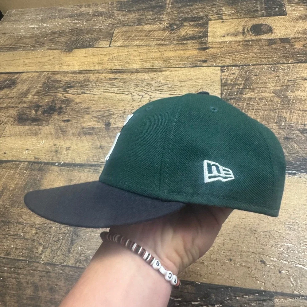 New Era 59FIFTY Green Black Fitted Hat Size 7 G Logo MiLB Minor League Baseball